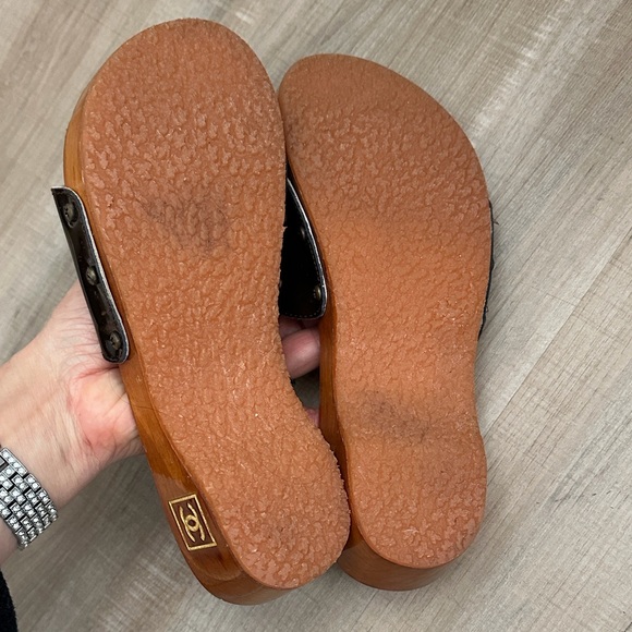 CHANEL dark brown slip-on wooden patent leather clog sandals retro style size 36 - Picture 4 of 5